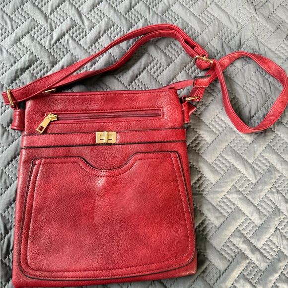 Elegant Red Leather Crossbody Bag - Picture 1 of 4